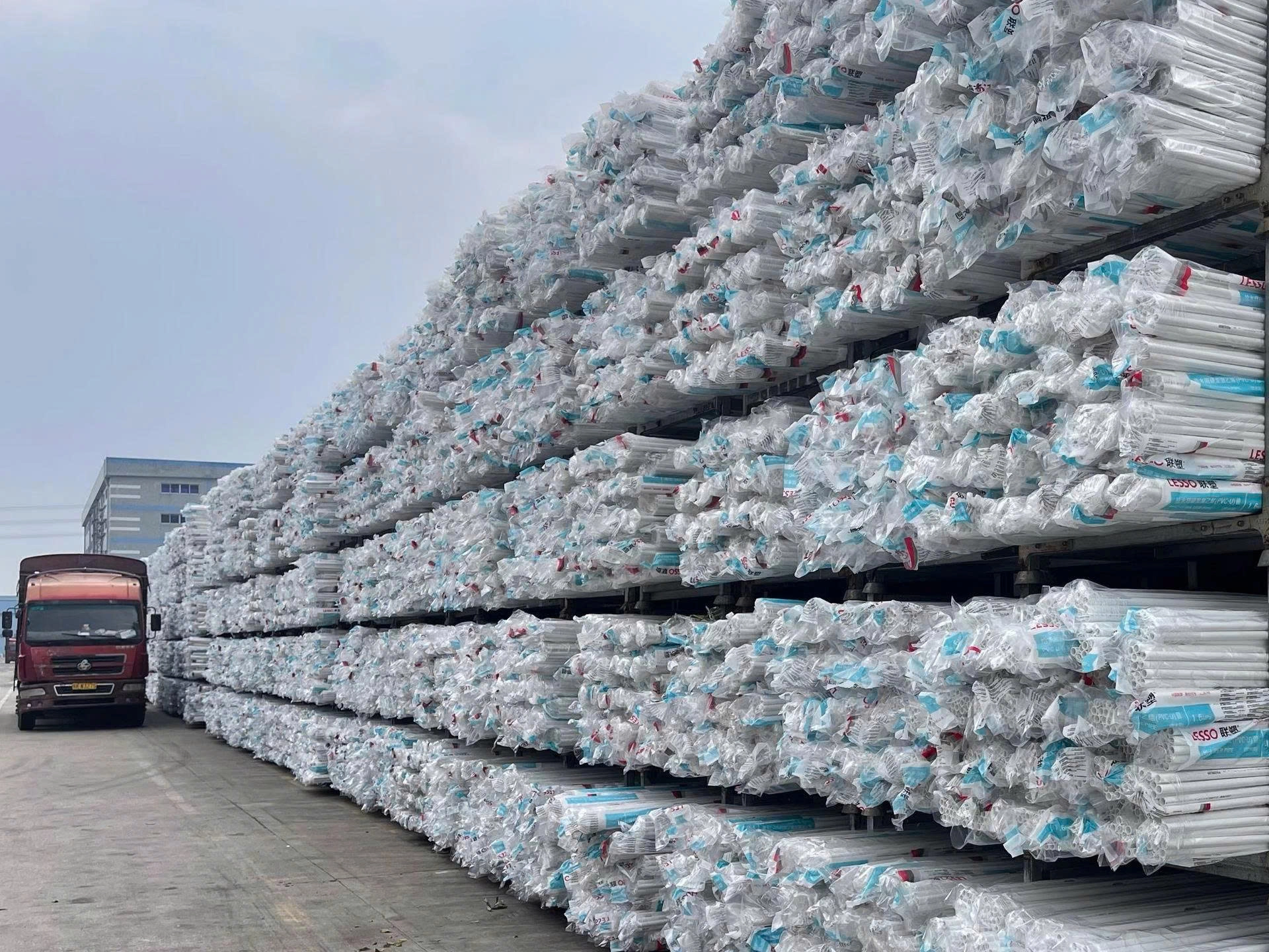 Phân phối ống luồn dây điện Lesso tại Việt Nam